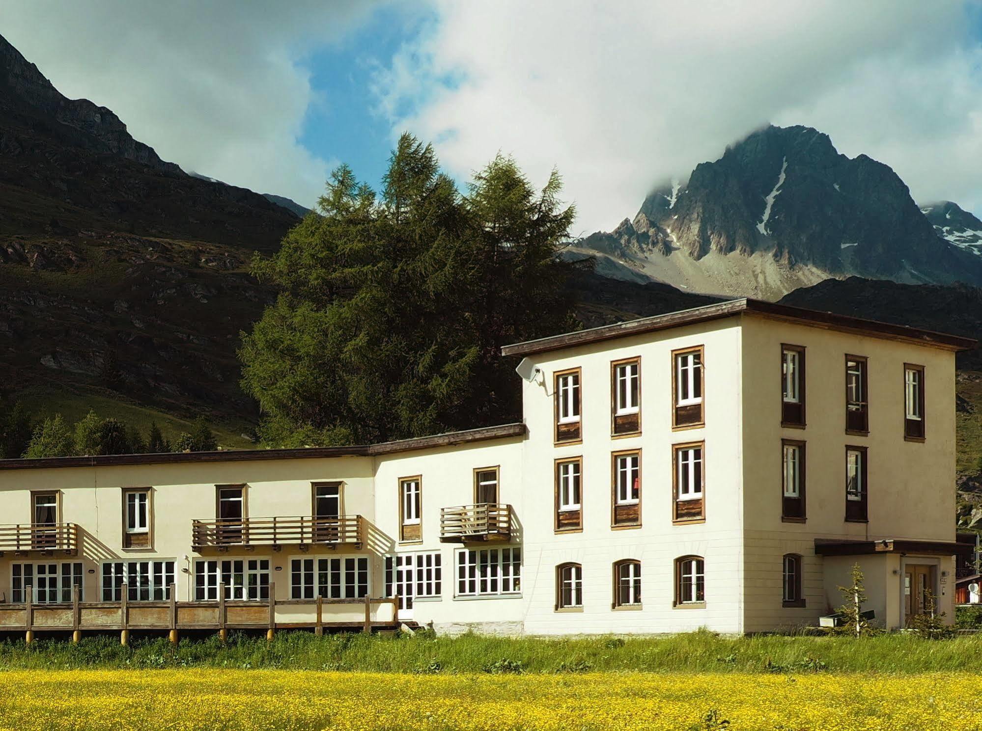 Maloja Club House Hotel Exterior photo