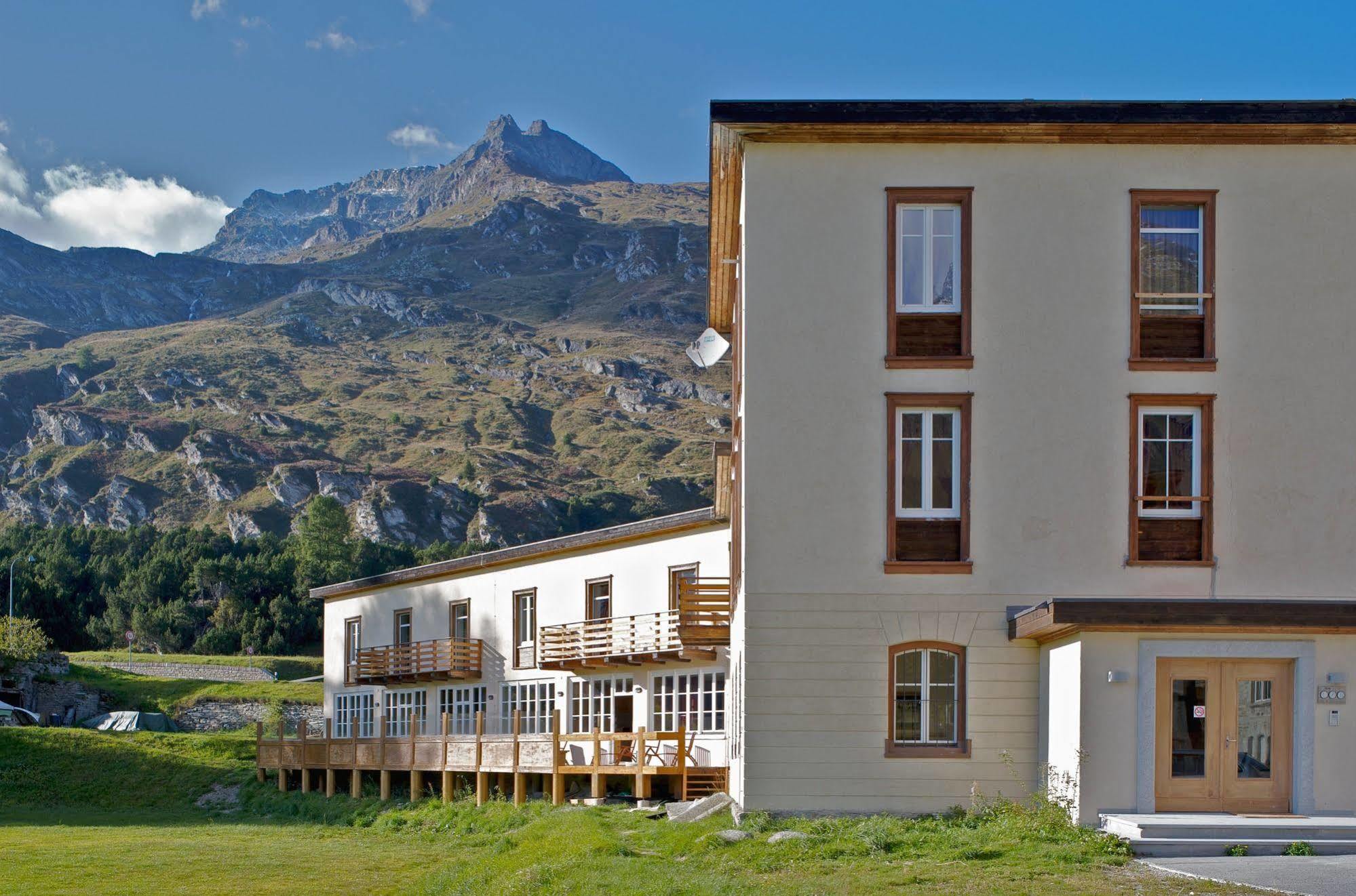 Maloja Club House Hotel Exterior photo